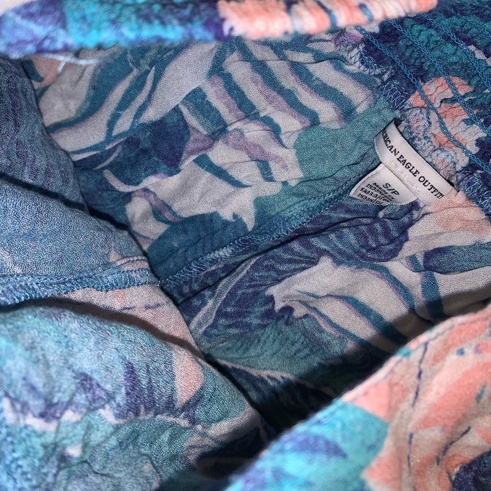 American Eagle Blue & Pink Floral shorts size S - Picture 6 of 7
